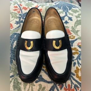 Vintage Gucci loafers size 5.5 leather is in great condition